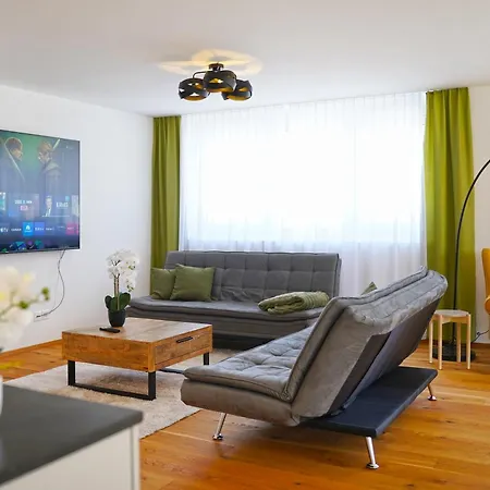 Apartment Penthouse Mit Panoramaterrasse & Bergblick In *