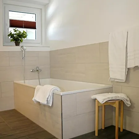Apartment Penthouse Mit Panoramaterrasse & Bergblick In *